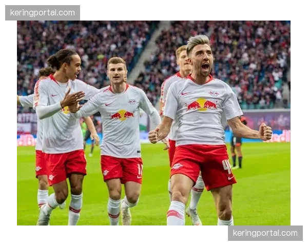 莱比锡红牛公布欧冠次回合大名单,主力后卫亨里希斯累积黄牌停赛