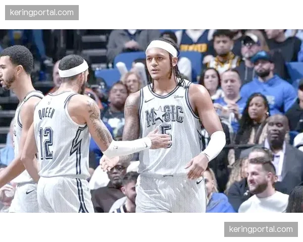 年轻核心的成长：魔术队班凯罗分享如何指挥队友进行防守轮转