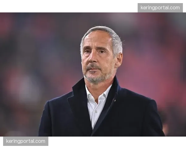 独家专访摩纳哥主帅许特尔:解释变阵三中卫的决策过程与长远考量。 独家专访摩纳哥主帅许特尔:解释变阵三中卫的决策过程与长远考量。